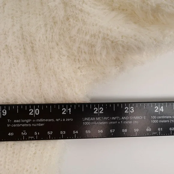 Torrid Ivory Fuzzy Yarn Crop Pullover Sweater - Women's Plus Size 1X 14-16 NEW - Picture 5 of 7